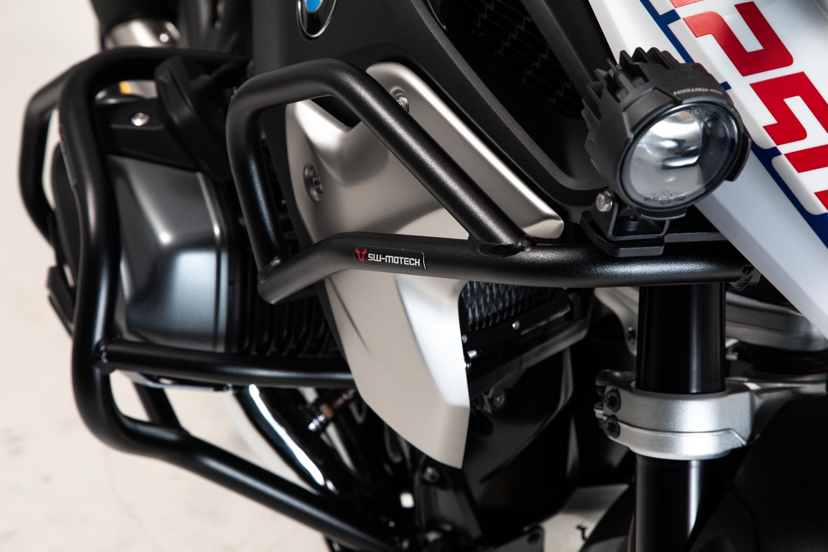 SW-Motech bară superioară de siguranță - Neagră. BMW R 1200 GS (16-18), R 1250 GS (18-). Figura 3