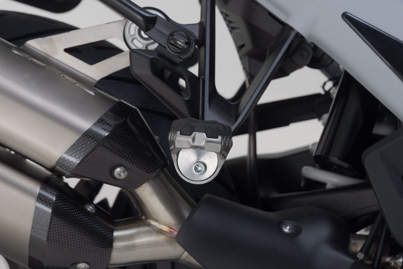 SW-Motech EVO fotstödssats för passagerare - Harley-Davidson Pan America (21-), BMW R 1300 GS. Figur 5