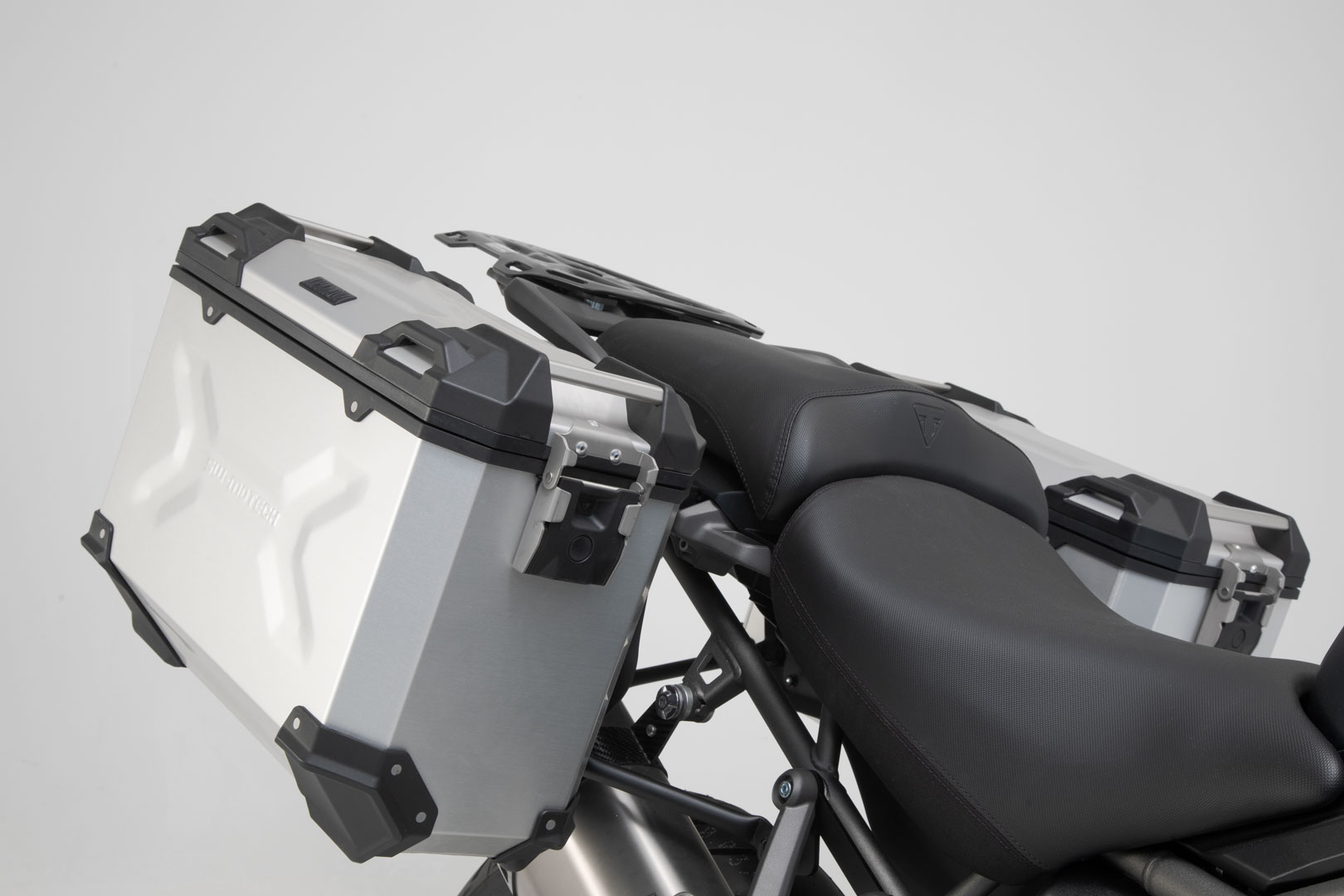 SW-Motech DUSC hard case system - Black. 33/33L. Triumph Tiger 1200/Explor (11-). Figure 3