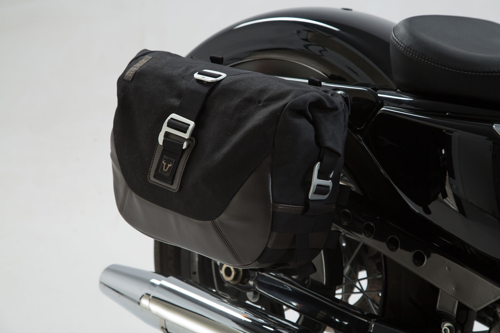 SW-Motech Legend Gear sistem de geantă laterală LC Black Edition - modele Harley-Davidson Sportster (04-). Figura 2