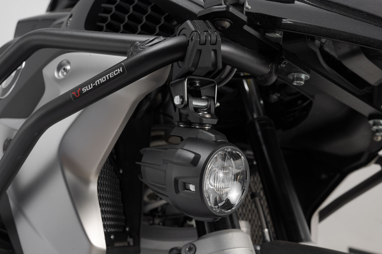 Adaptor SW-Motech pentru montură de lumină SW-MOTECH - Negru. Pentru luminile originale de ceață BMW. Figura 5