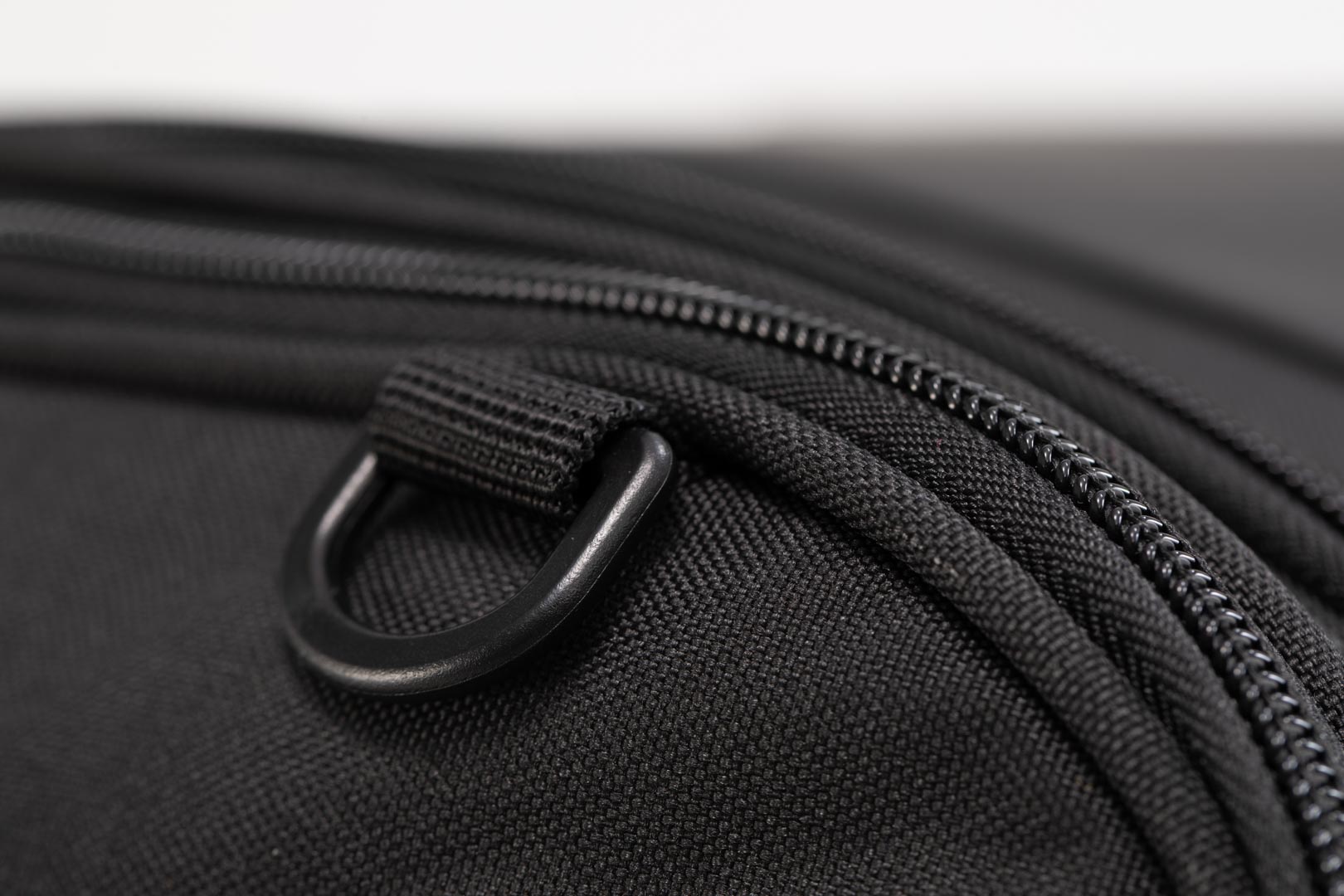 SW-Motech ION M svansväska - 26-36 l. Svart. 600D polyester / mjukvinyl. Figur 3