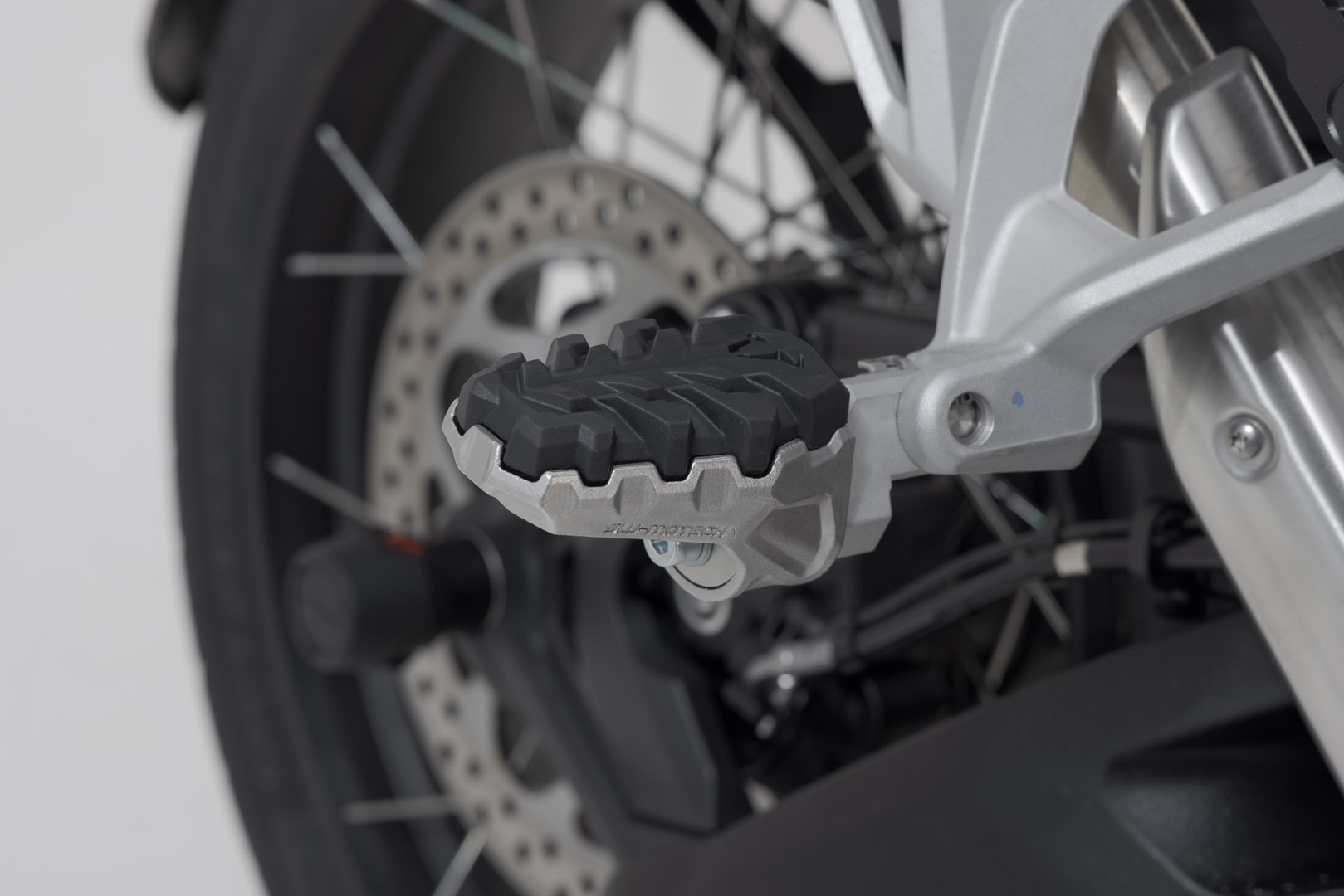 SW-Motech EVO passagerarfotstödssats - Triumph Tiger 1200-modeller (22-). Figur 1