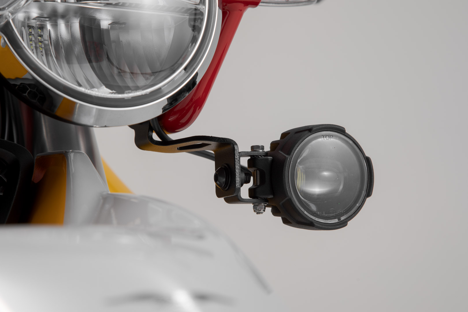 Suporturi pentru lumini SW-Motech - Negru. Moto Guzzi V85 TT (19-23). Figura 1