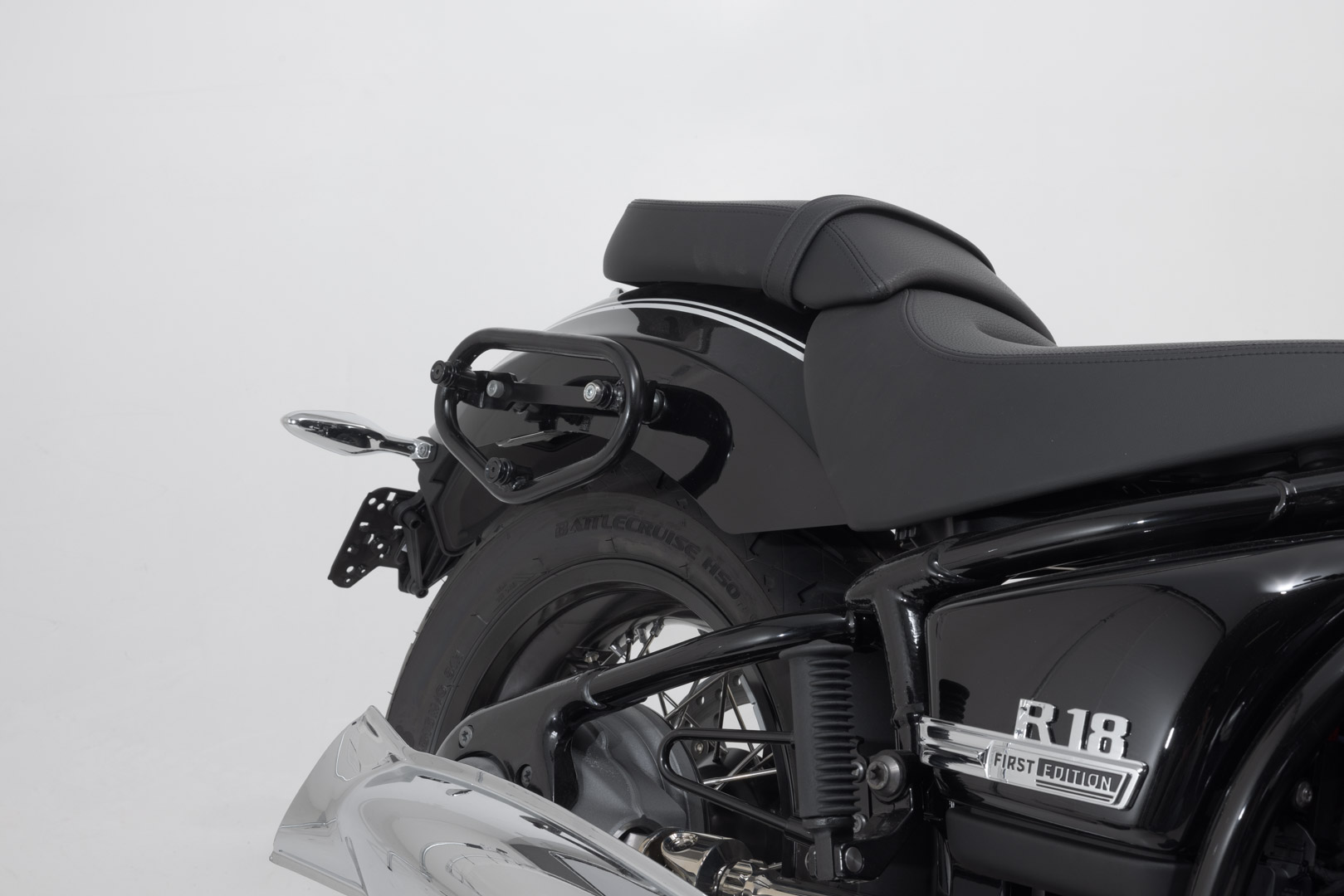 SW-Motech SLC sidohållare höger - BMW R18 (20-). Figur 3