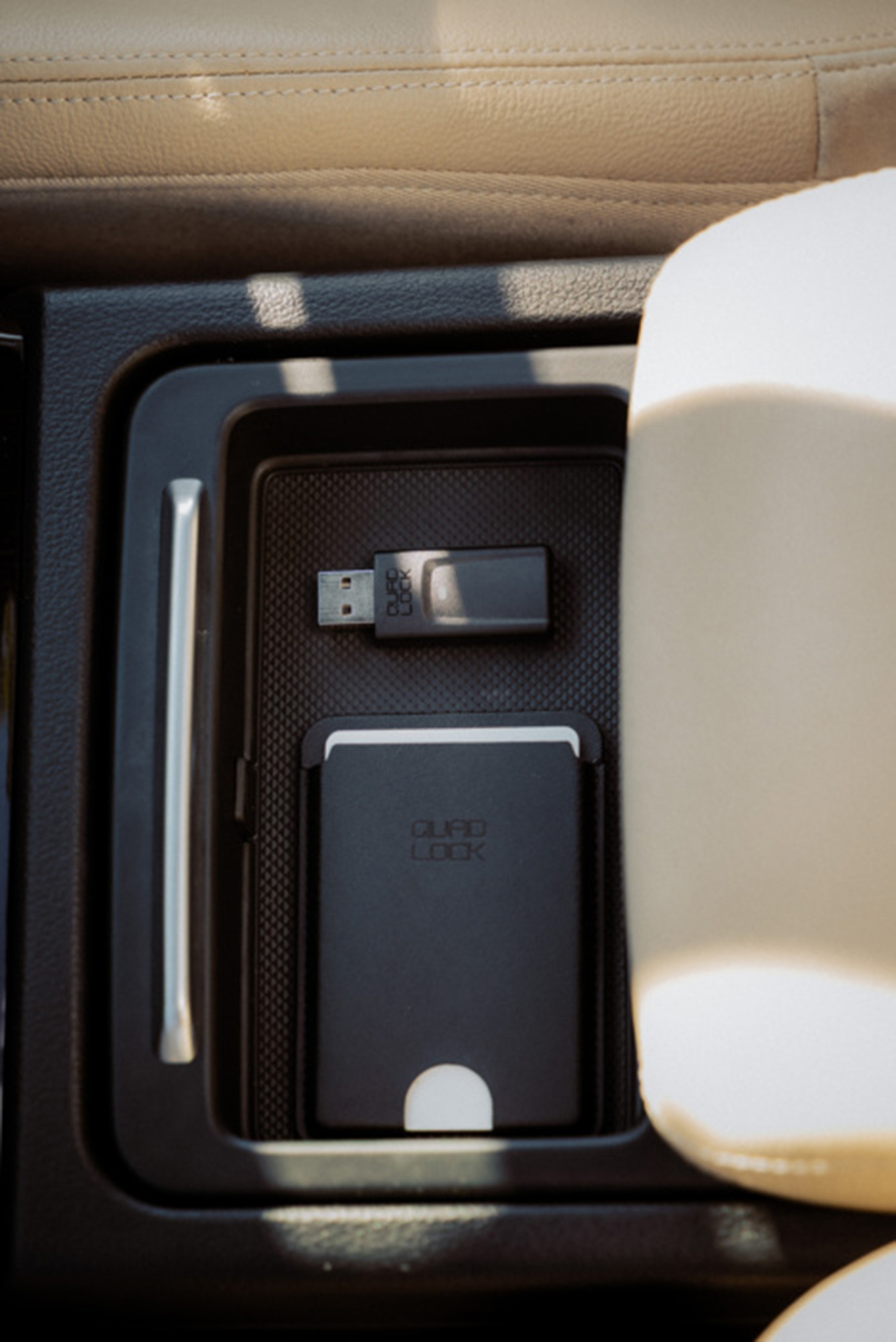 Quad Lock Trådlös CarPlay-adapter Figur 3
