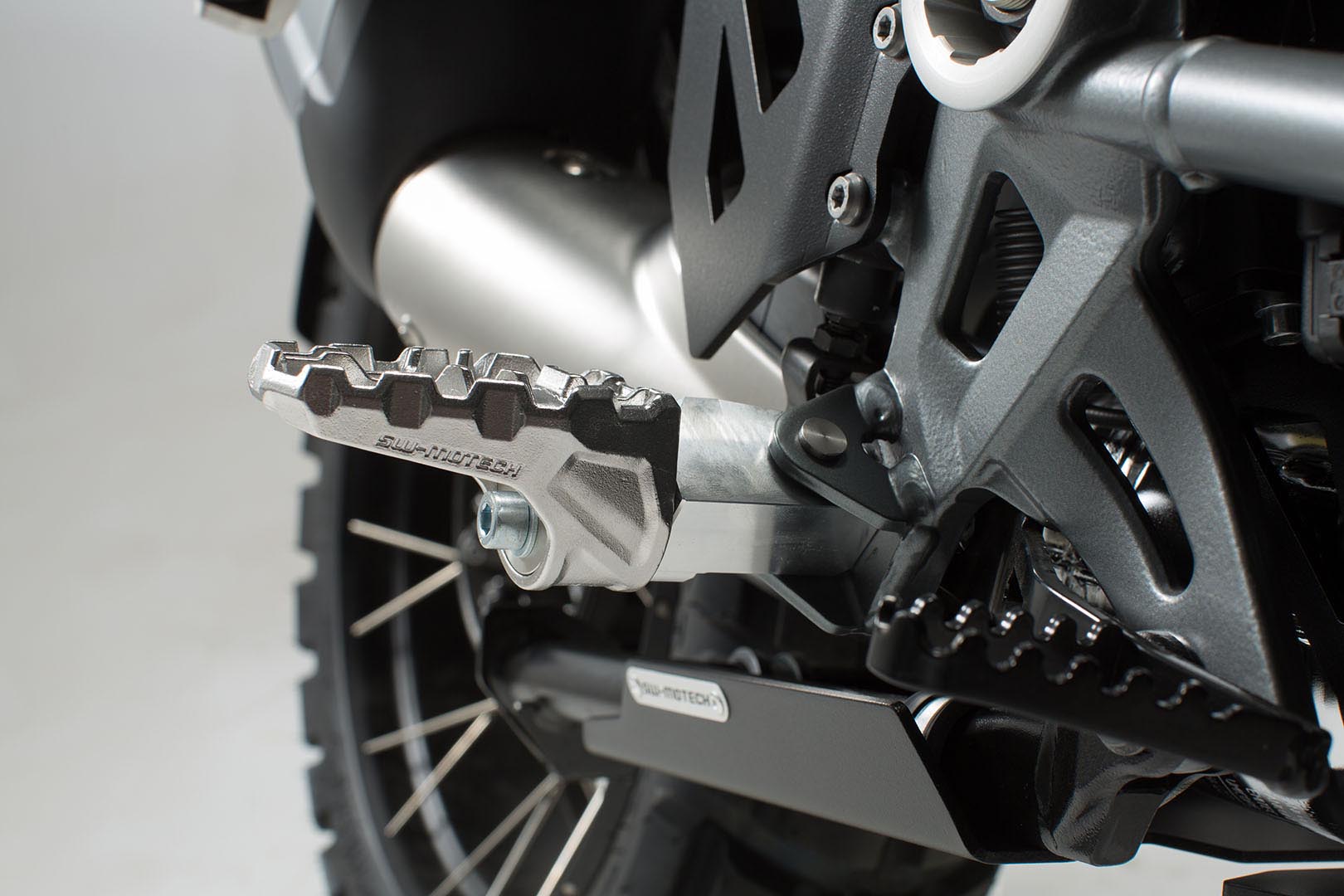 SW-Motech EVO footrest kit - BMW models (15-). Figure 4