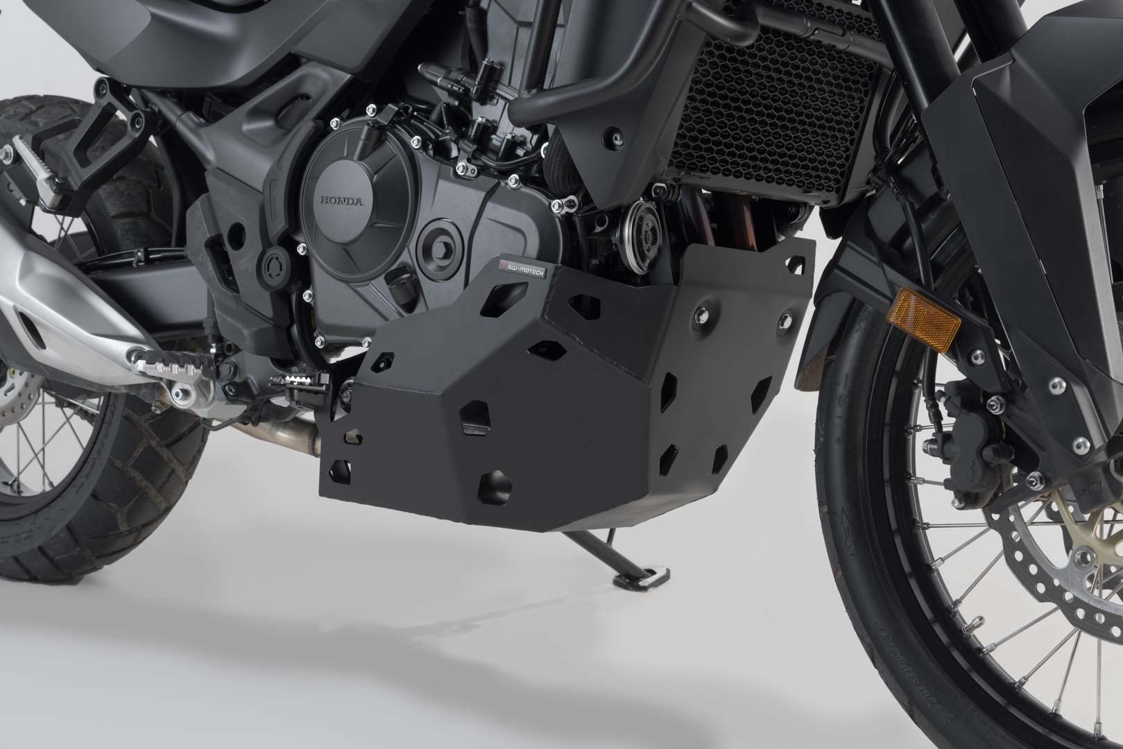 Side view of SW-Motech Adventure set Protection - Honda XL750 Transalp (22-).