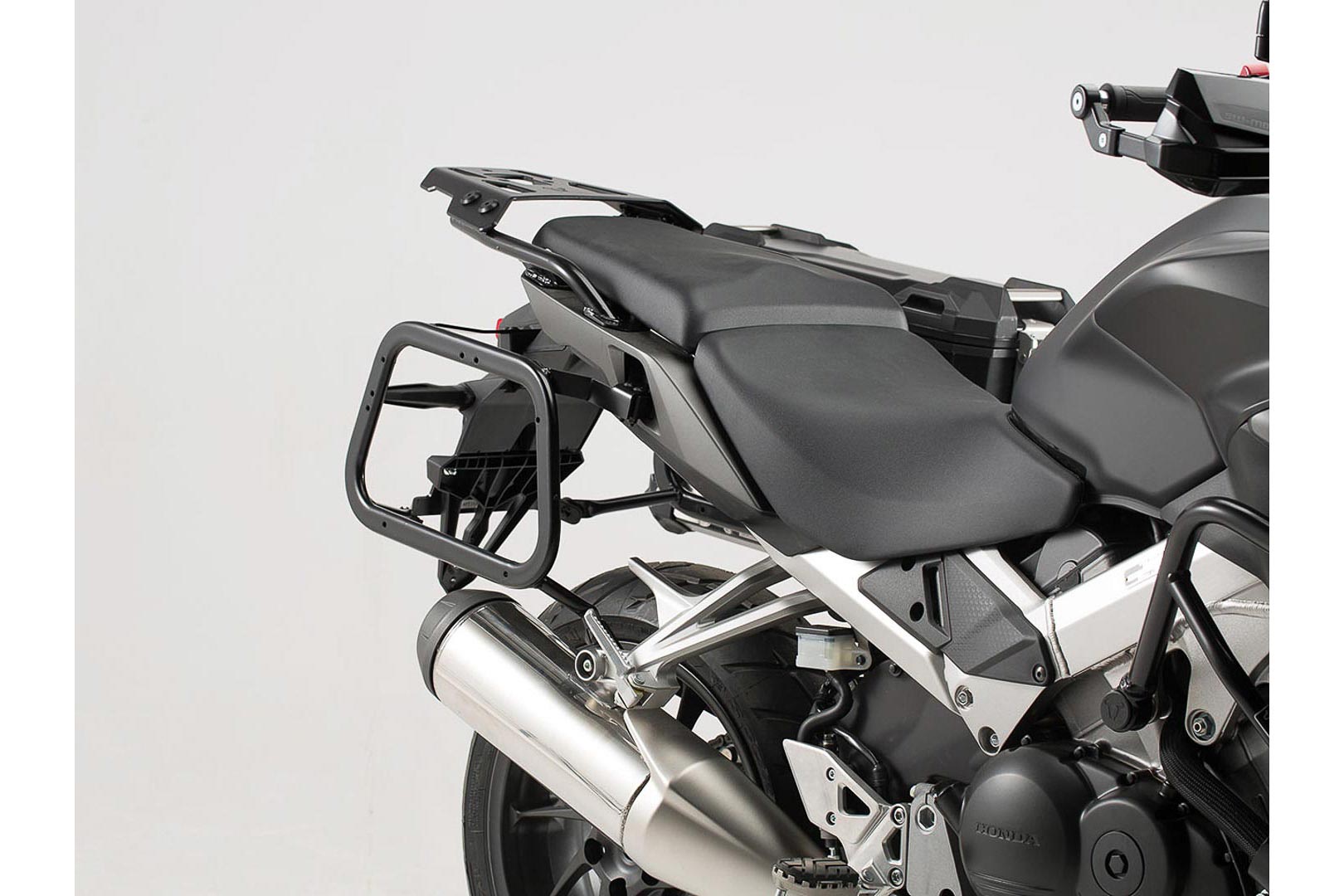 Sistem de carcasă din aluminiu SW-Motech TRAX ADV - Negru. 37/37 l. Honda VFR800X Crossrunner (15-). Figura 3
