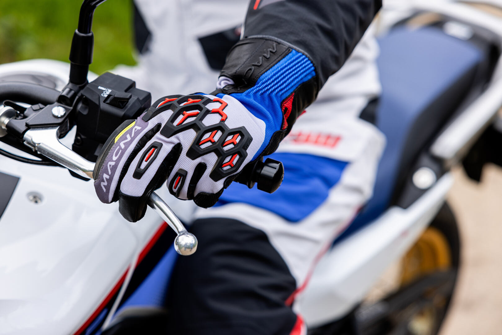 Macna Brawler RTX waterproof Motorcycle Gloves black/white/red/blue M Figure 3
