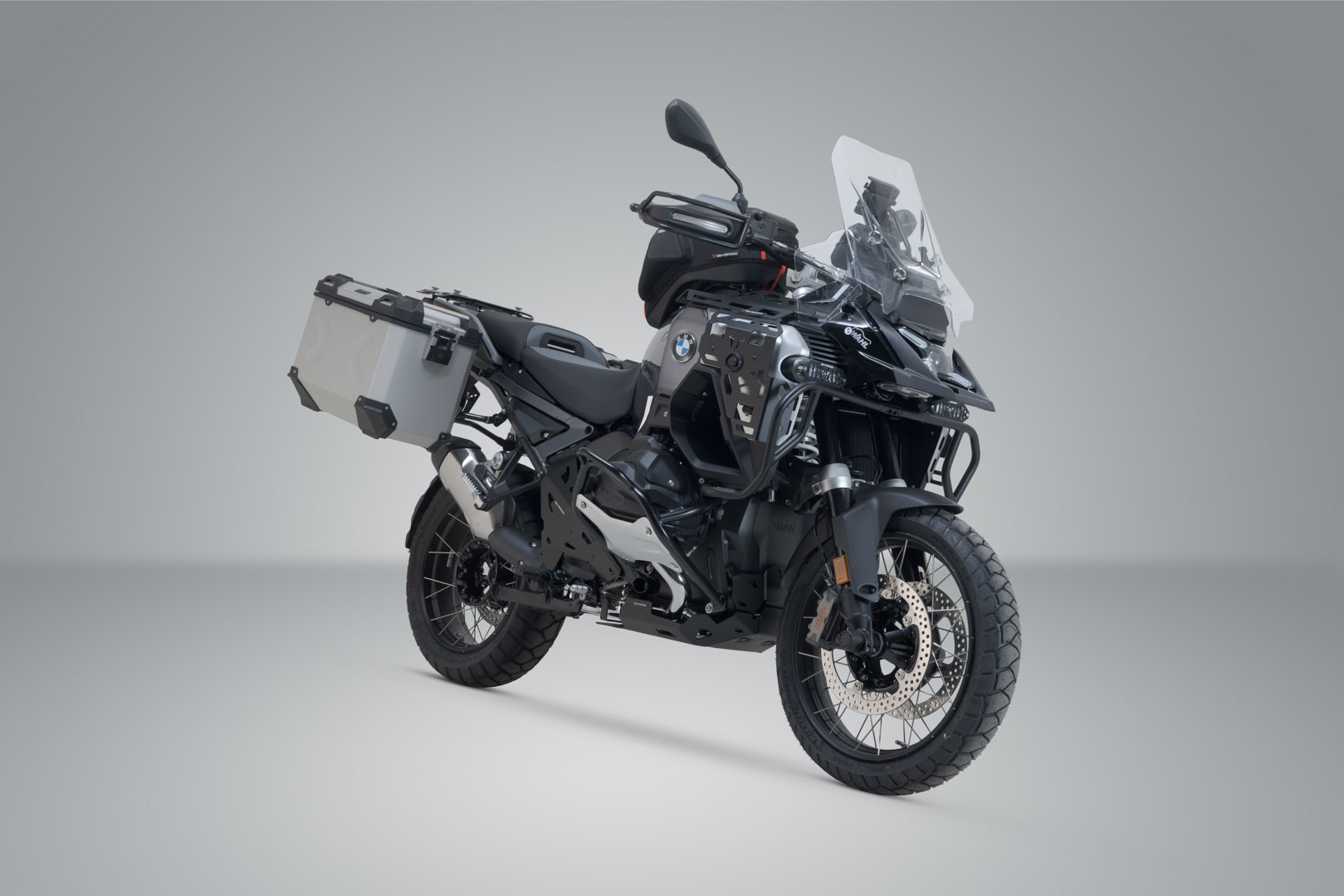 Sistem de carcasă din aluminiu SW-Motech TRAX ADV - Argintiu. 45/45 l. BMW R 1300 GS Adventure (24-). Figura 2
