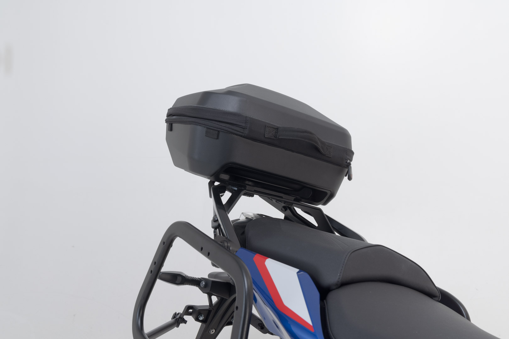 Sistem topcase SW-Motech URBAN ABS - Negru. BMW R 1200 R/RS (14-18), R 1250 R/RS (18-). Figura 5