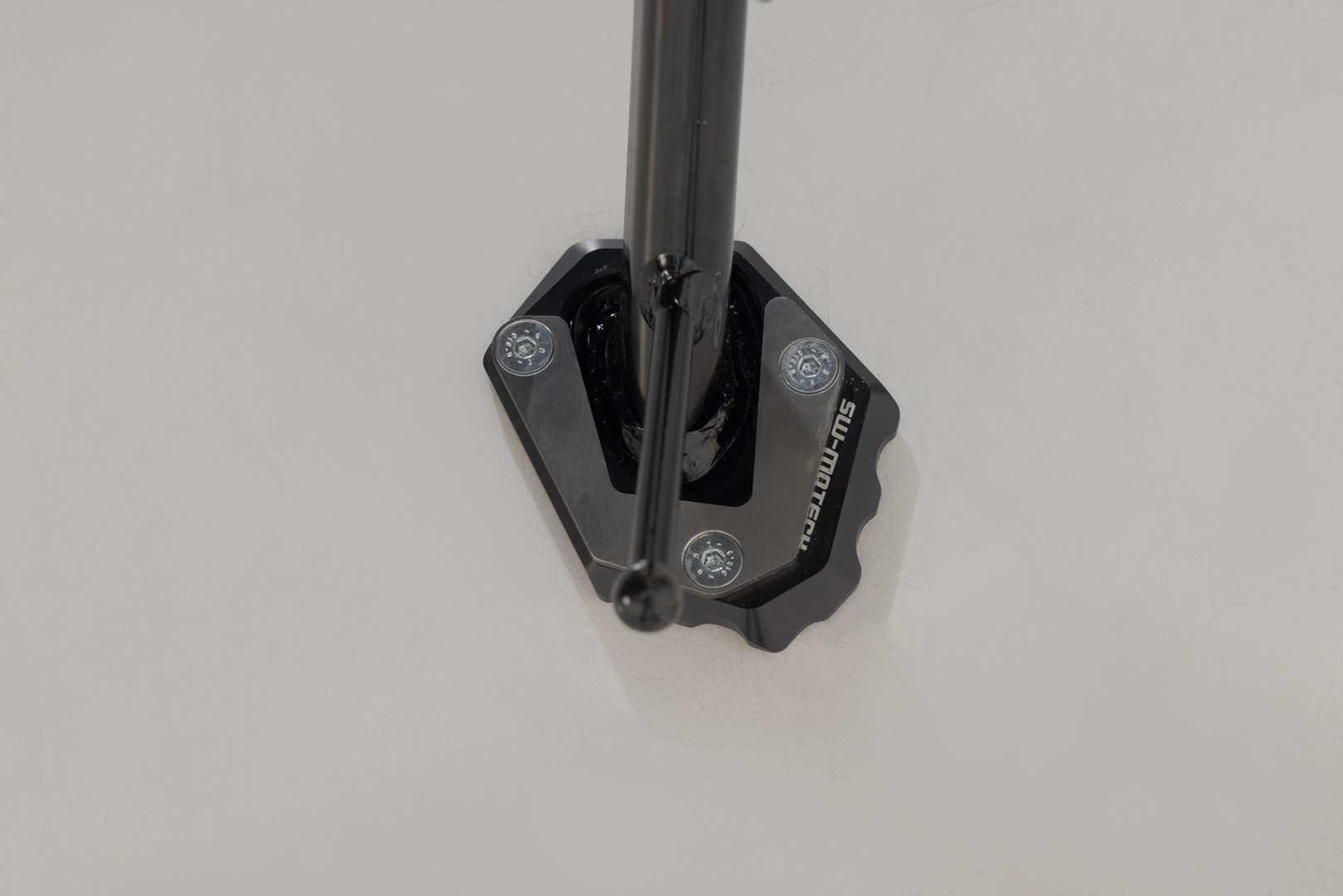 Extensie SW-Motech pentru piciorul lateral - Negru/argintiu. Modele Honda. Figura 2