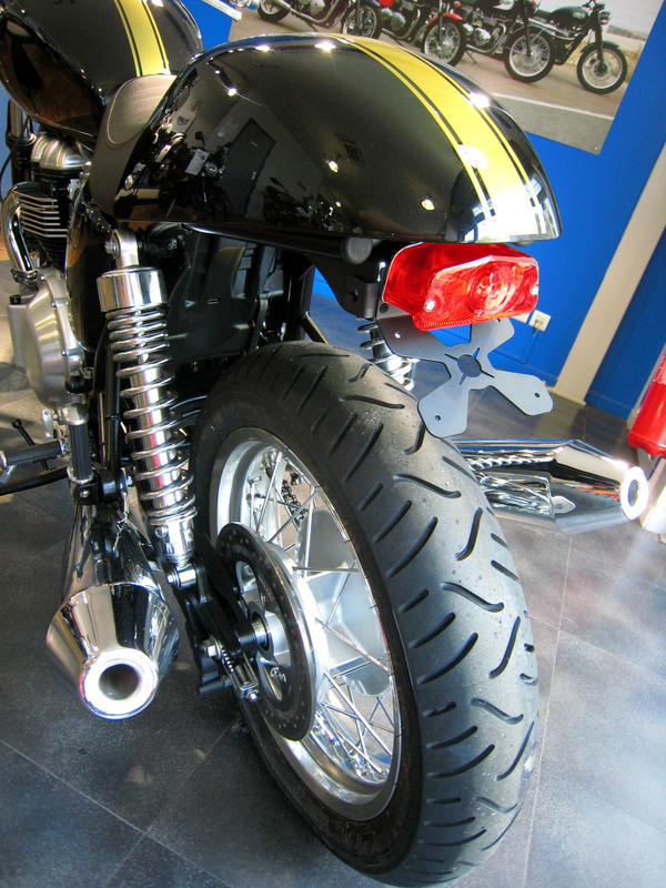 Design de acces Suport pentru plăcuțe pentru aripa roții Triumph Bonneville 900 negru Figura 1