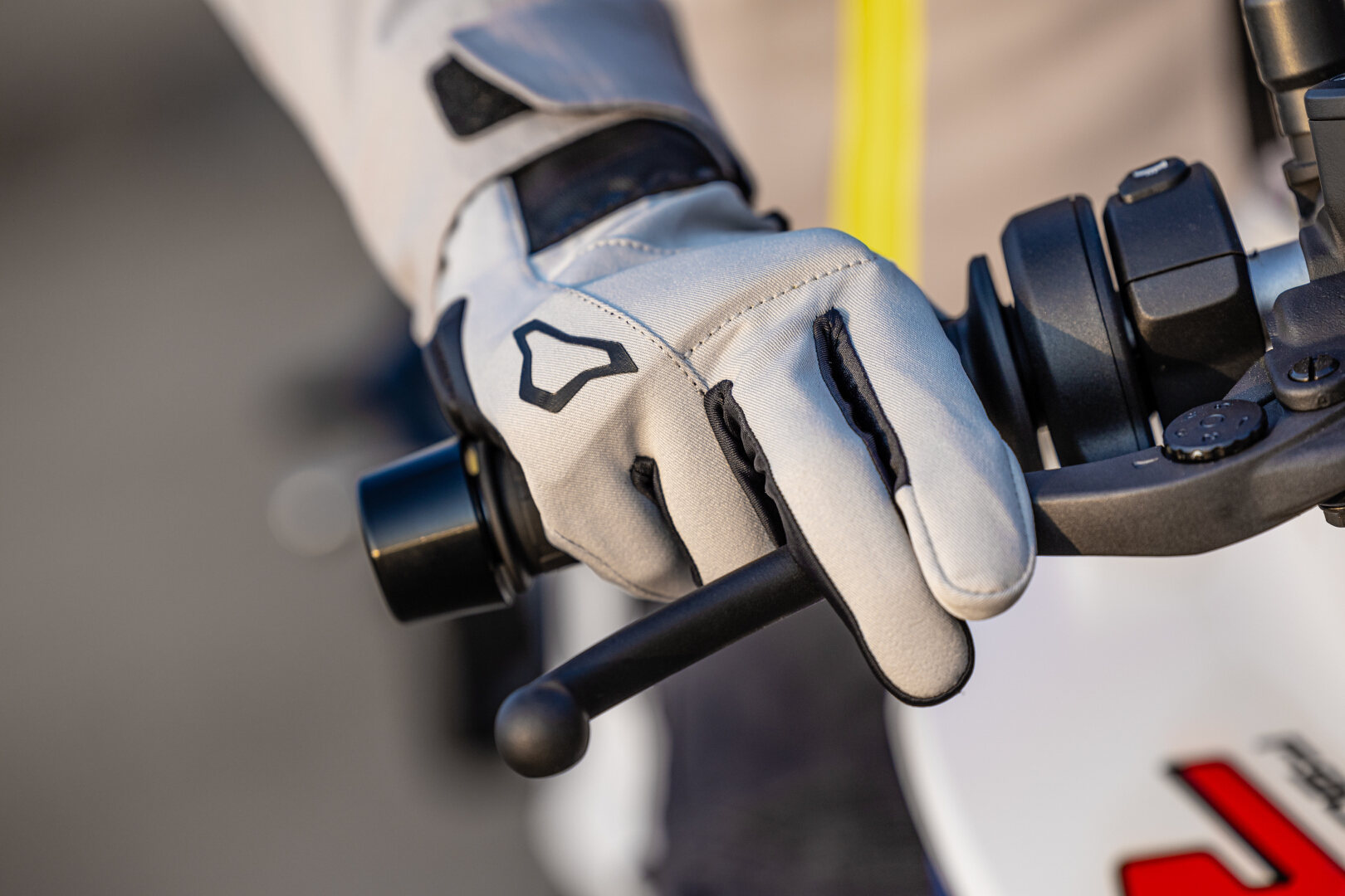 Macna Astrill Motorcykel handskar ljusgrå M Figur 3