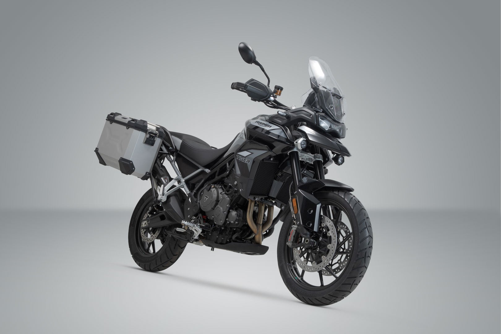 SW-Motech TRAX ADV aluminum case system + Akrapovic - Silver. 45/37 l. Triumph Tiger 900 (19-23). Figure 2