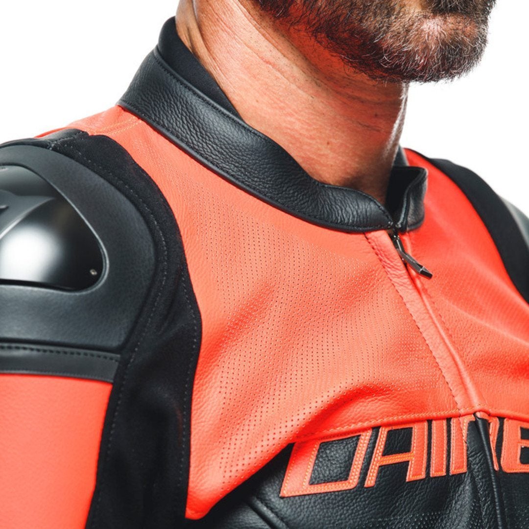 Dainese Racing 4 Perforovaná motocyklová kožená bunda Černá/červená 56 Obrázek 9