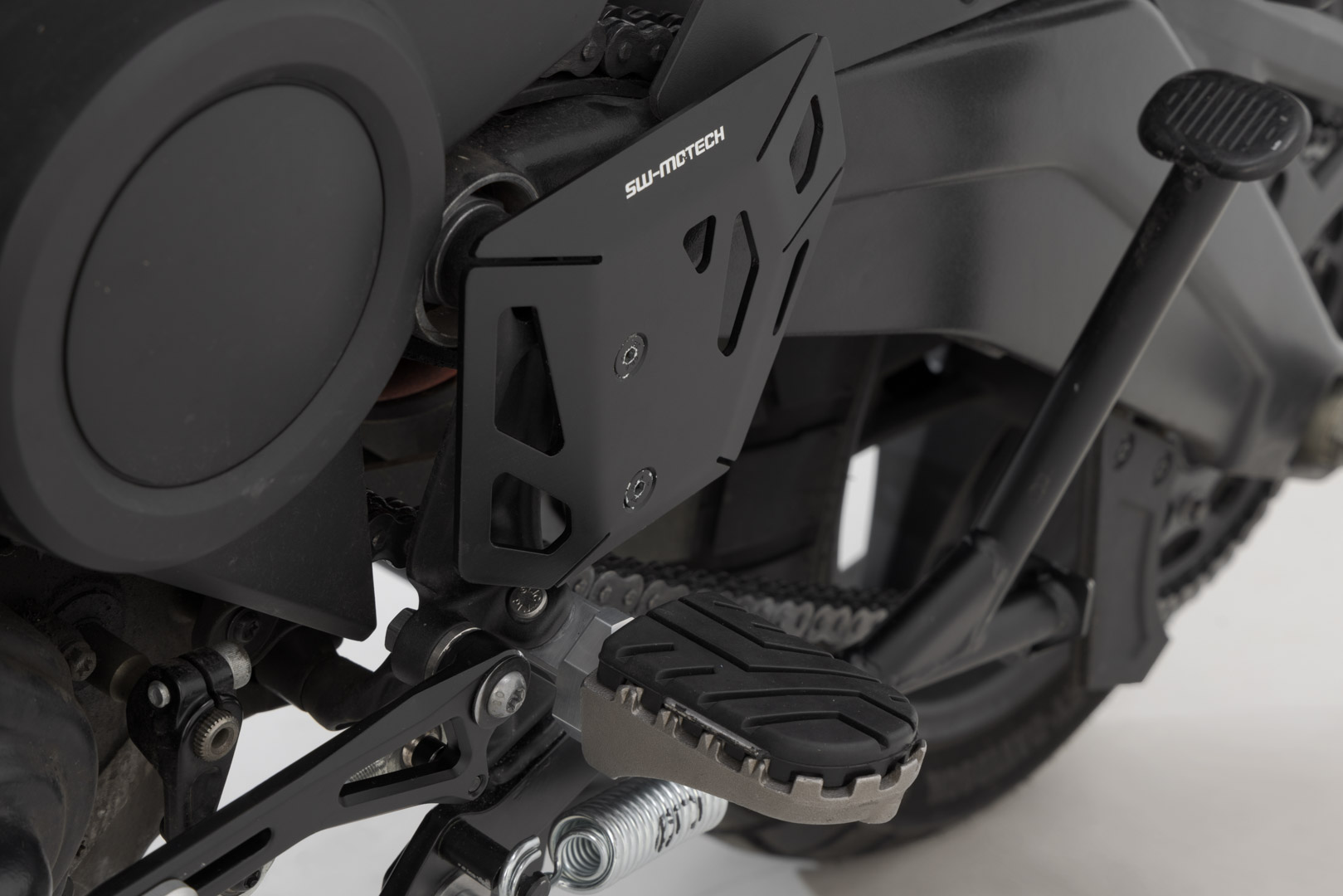 SW-Motech Heel guard stânga - Negru. Harley-Davidson Pan America (21-). Figura 2