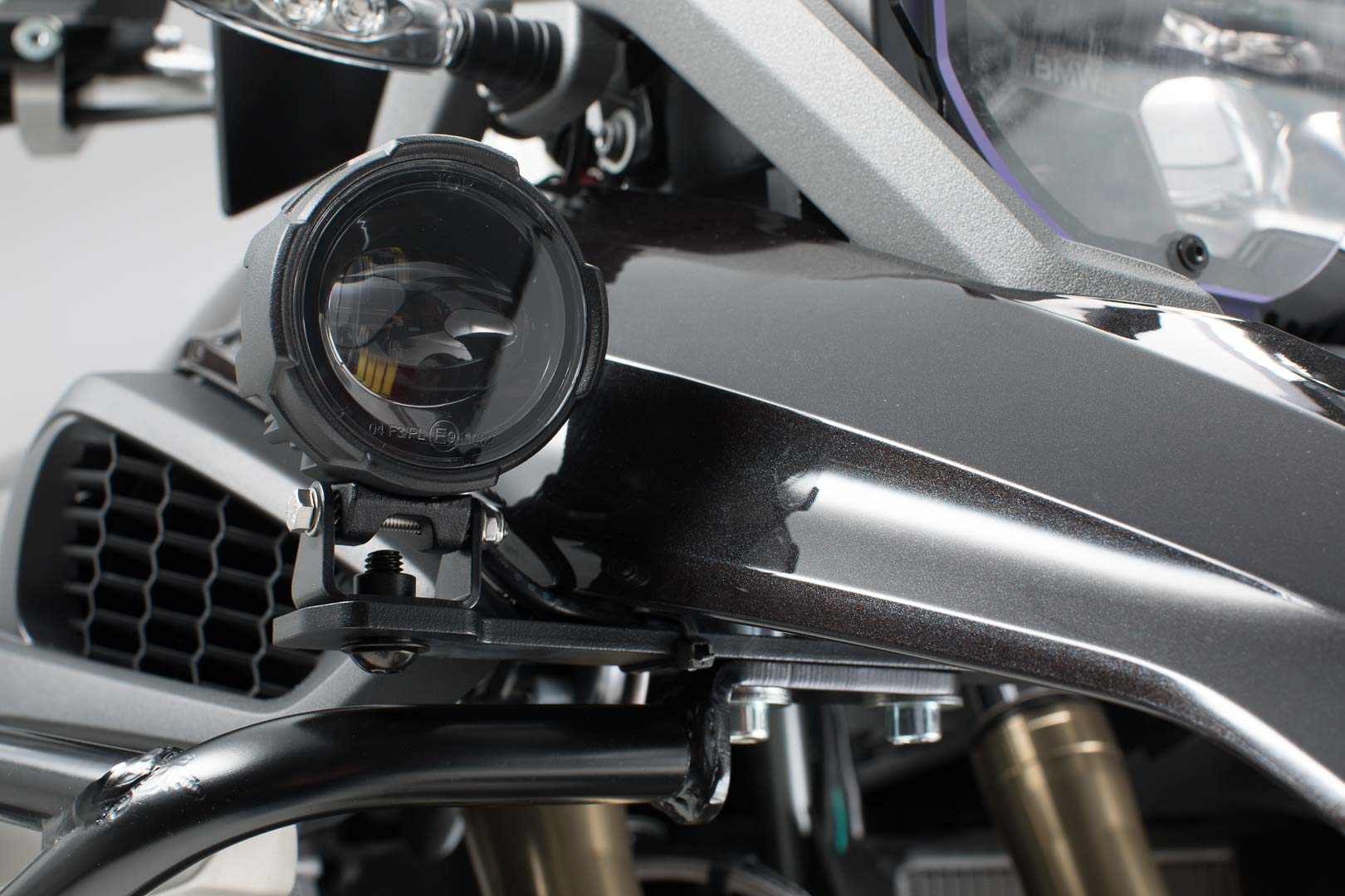 Instalații SW-Motech pentru lumini F. Orig. Proiectoarele de ceață BMW - Negru. BMW R 1200 GS (12-18), R 1250 GS (21-). Figura 2