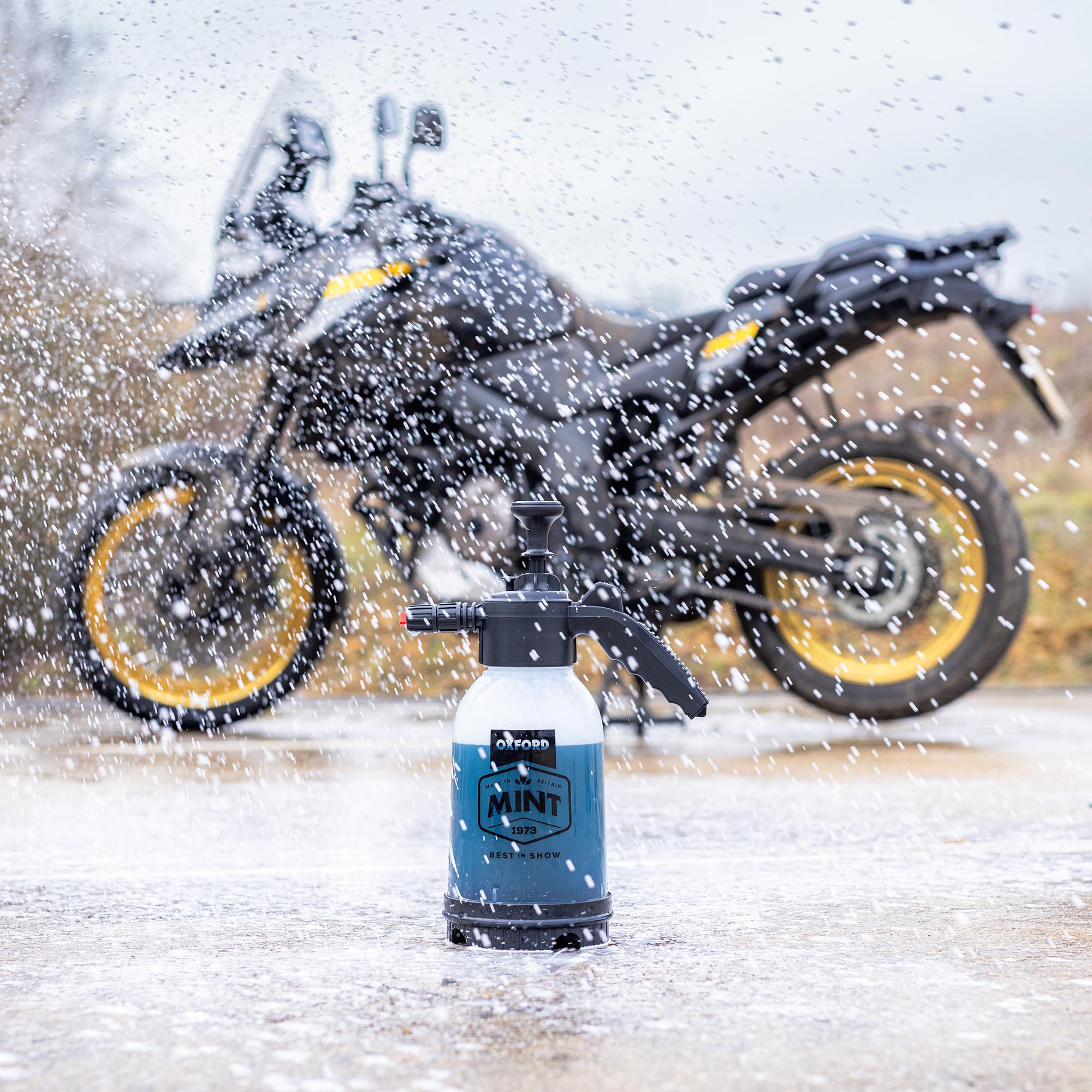 Side view of Oxford Mint Snow Foam Bottle 2L