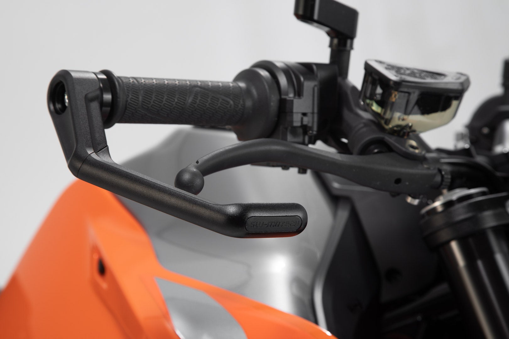 SW-Motech レバーガード - 黒。KTM/ハスクバーナモデル。 図4