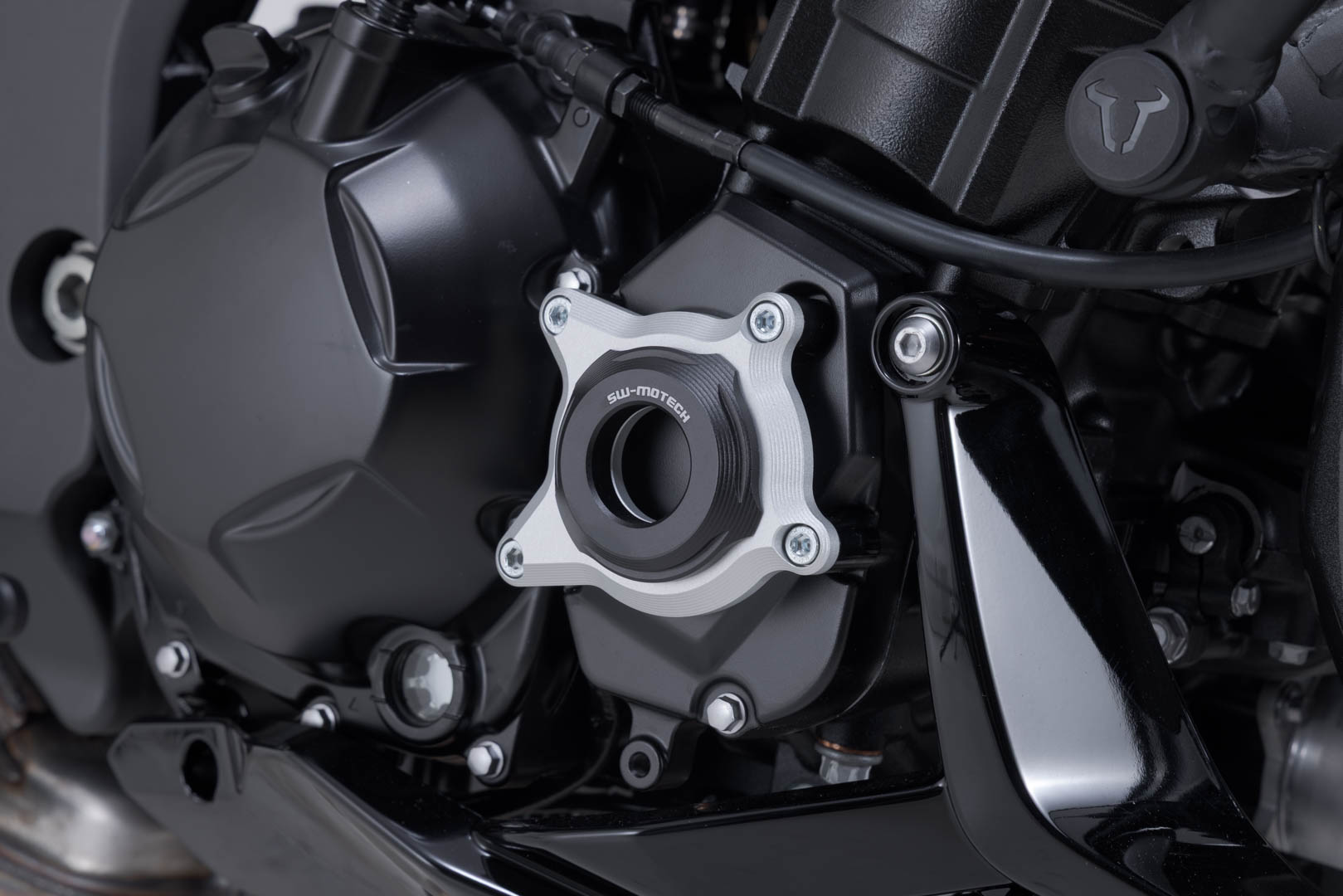 SW-Motech motorskydd – svart/silver. Kawasaki Z1100 (25-). Figur 1