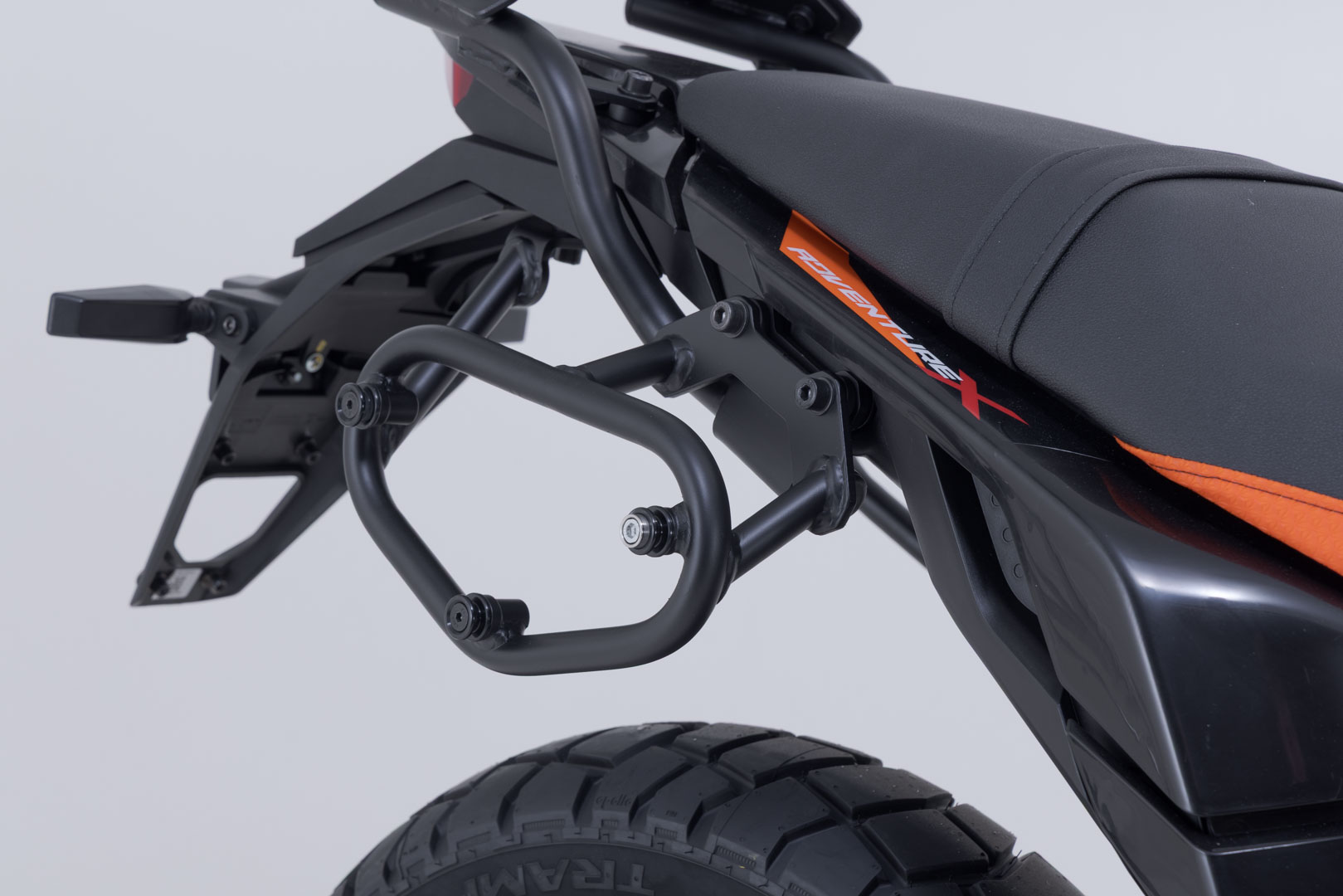 SW-Motech SysBag WP sistem M/M - KTM 125 End/ SMC R, 250 Adv, 390 Adv/ SMC R (25-). Figura 4