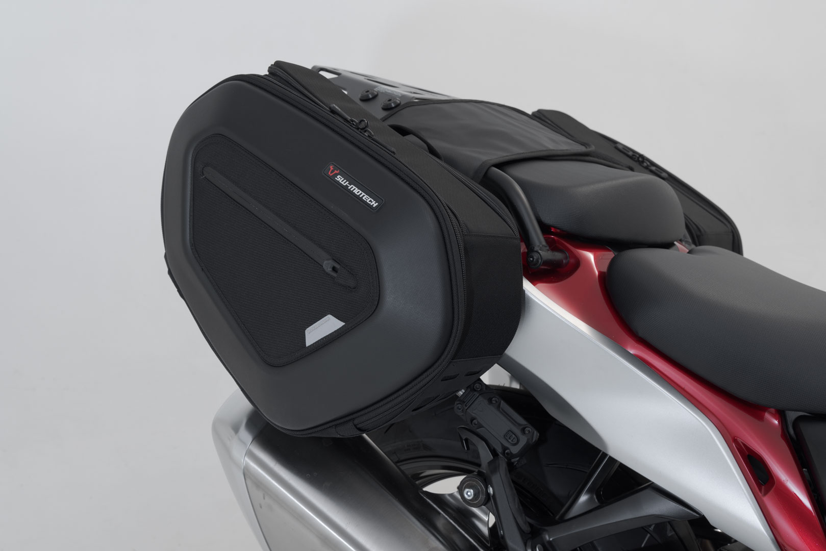 Set de geantă SW-Motech PRO BLAZE H - Negru.Suzuki GSX1300R Hayabusa (08-). Figura 3