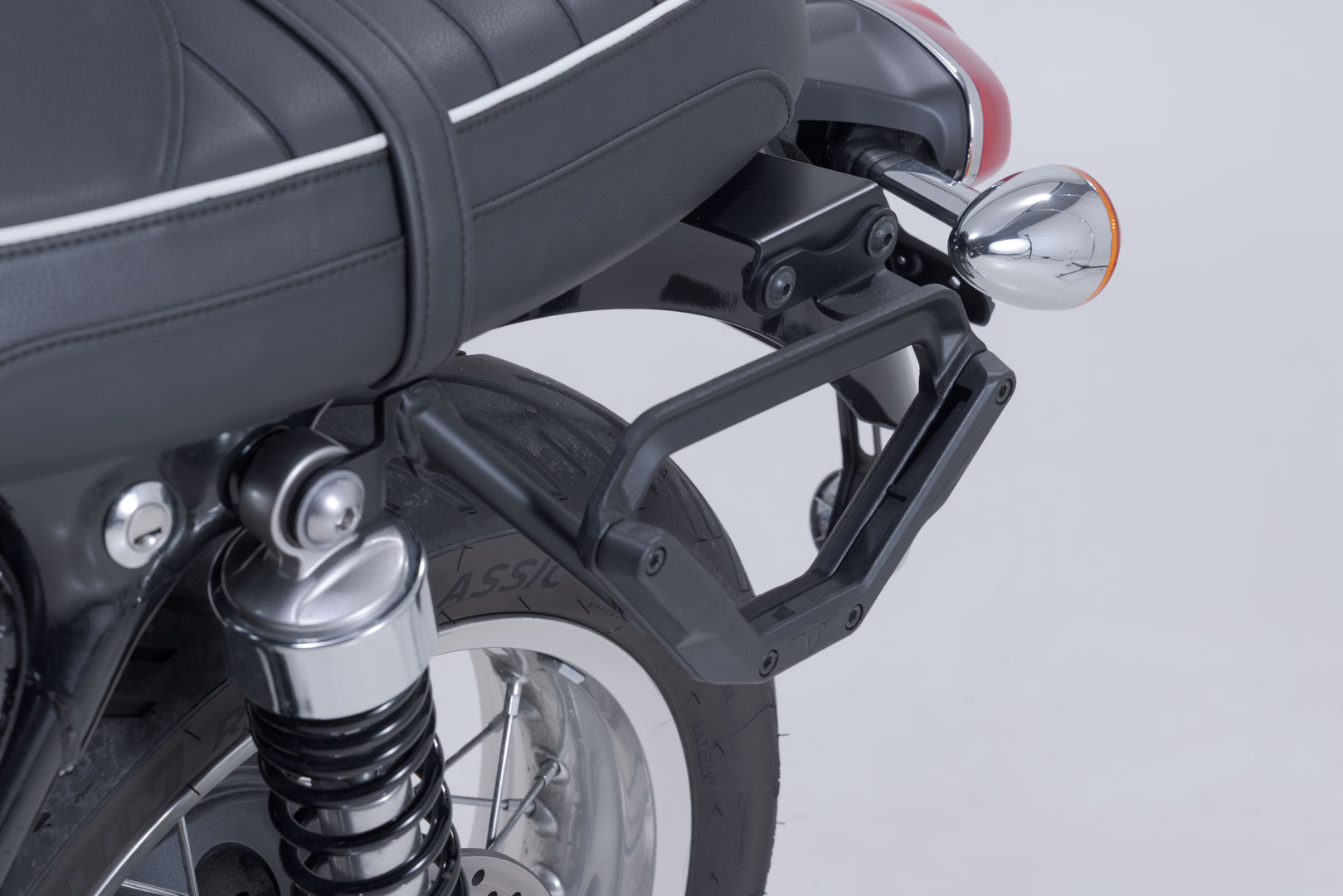SW-Motech V-LOC sidodragare vänster - Triumph Bonneville T100 (16-) / T120 (15-). Figur 4