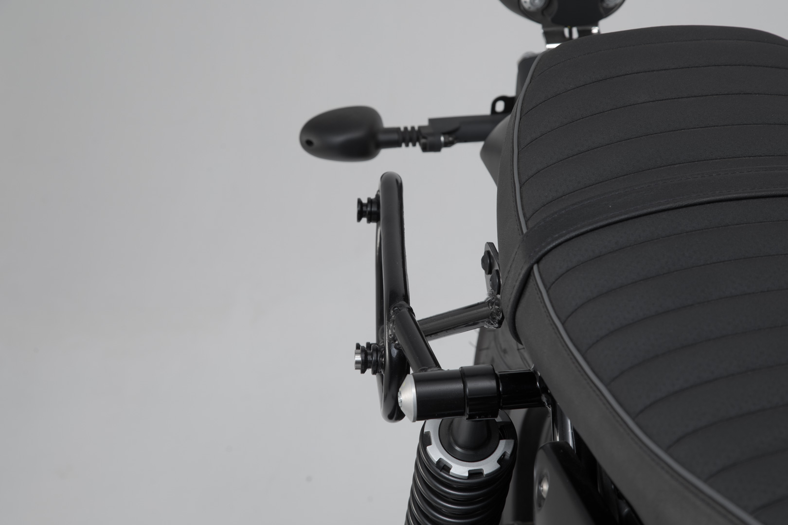 SW-Motech Legend Gear sistem de geantă laterală LC Black Edition - Moto Guzzi V9 Roamer/Bobber (15-). Figura 5