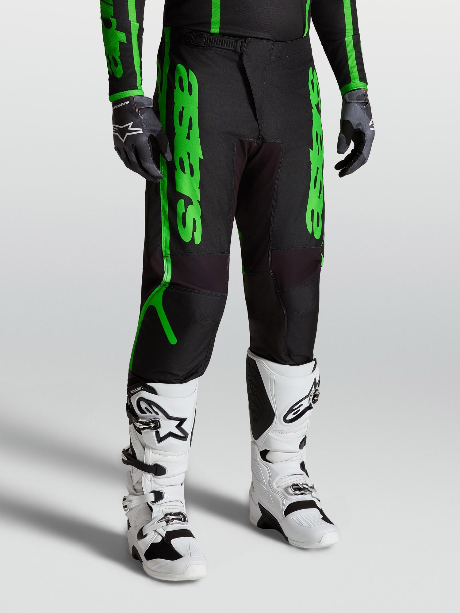 Side view of Alpinestars Fluid Apex V2 Motocross Pants
