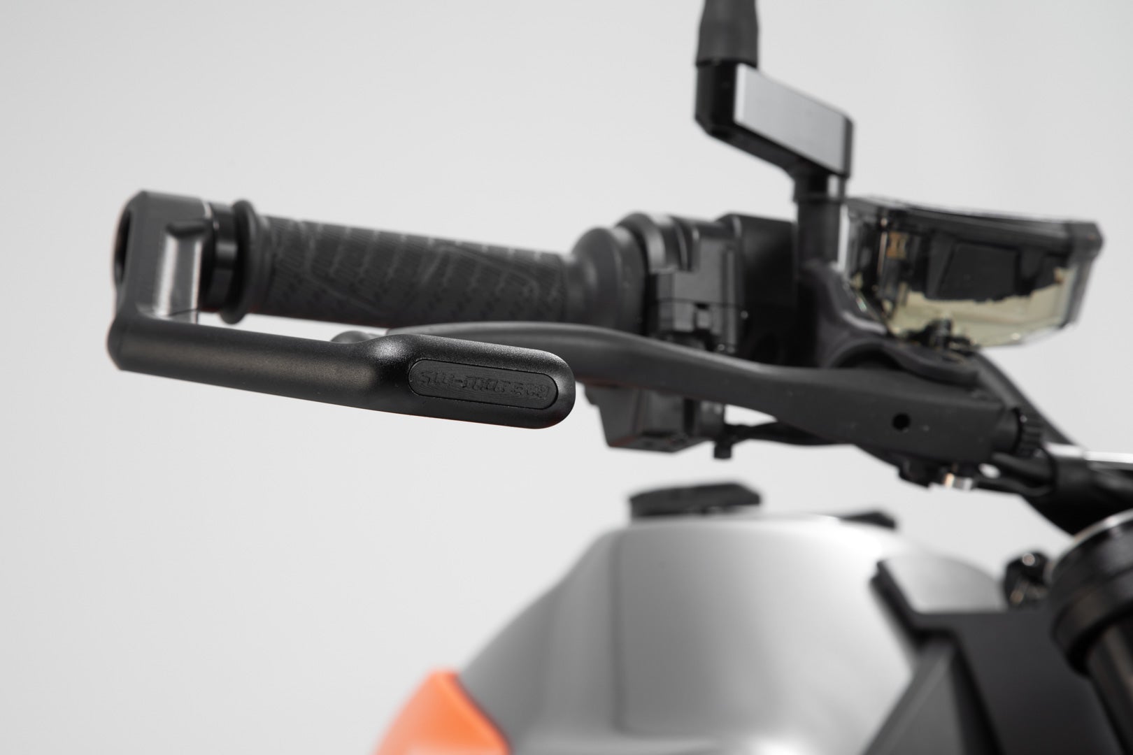 SW-Motech レバーガード - 黒。KTM/ハスクバーナモデル。 図3