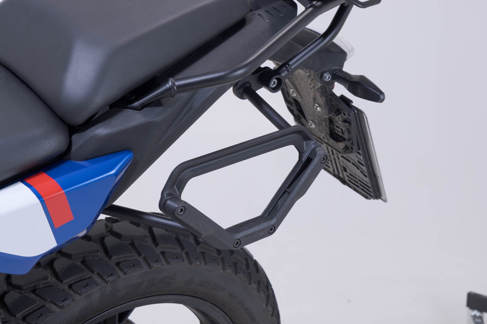 SW-Motech V-LOC Side Carrier left - BMW F 450 GS (25-). For BMW luggage rack. Figure 4