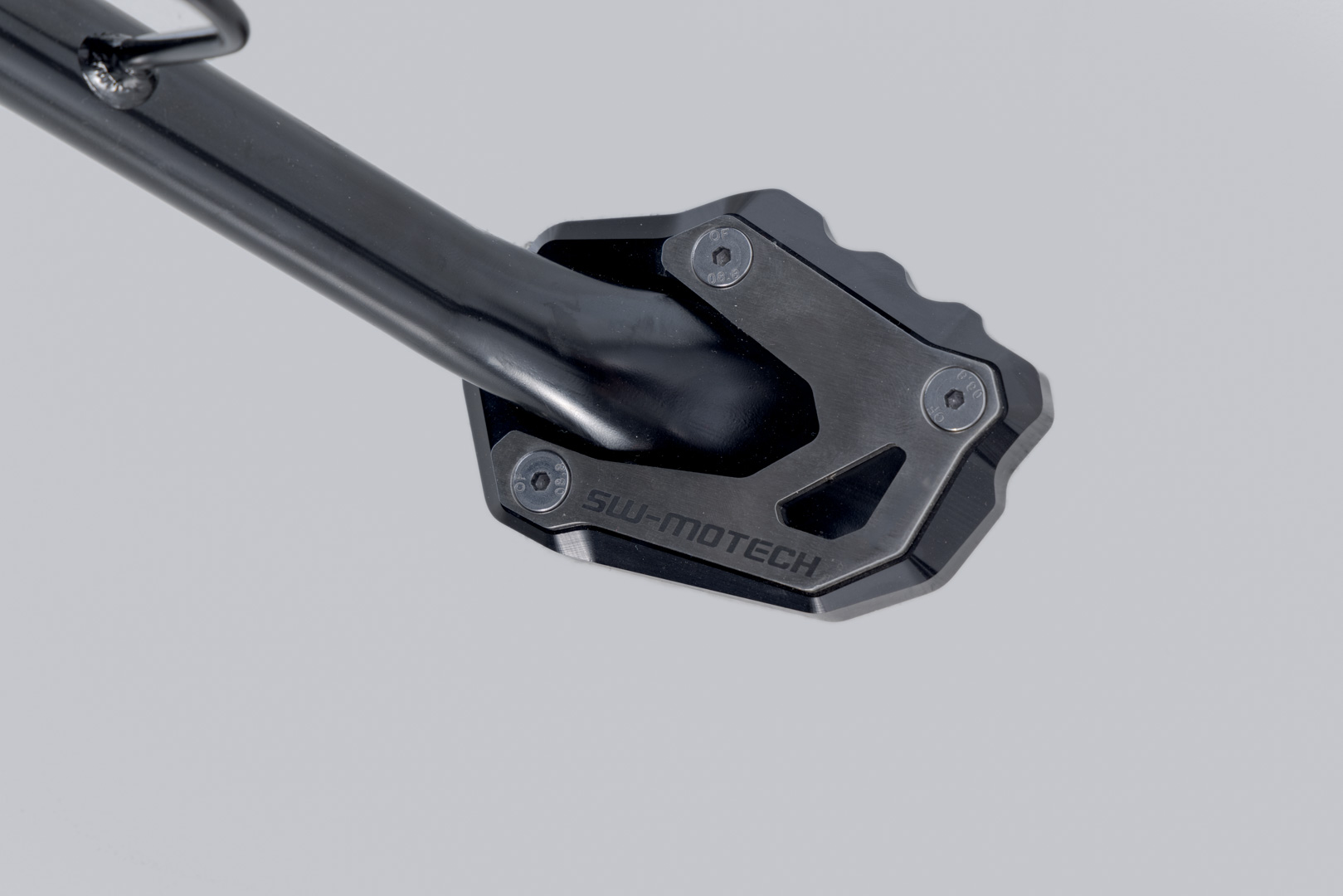 Extensie SW-Motech pentru piciorul lateral - Negru/argintiu. Suzuki V-Strom 1050DE, aprilie RS 457. Figura 1
