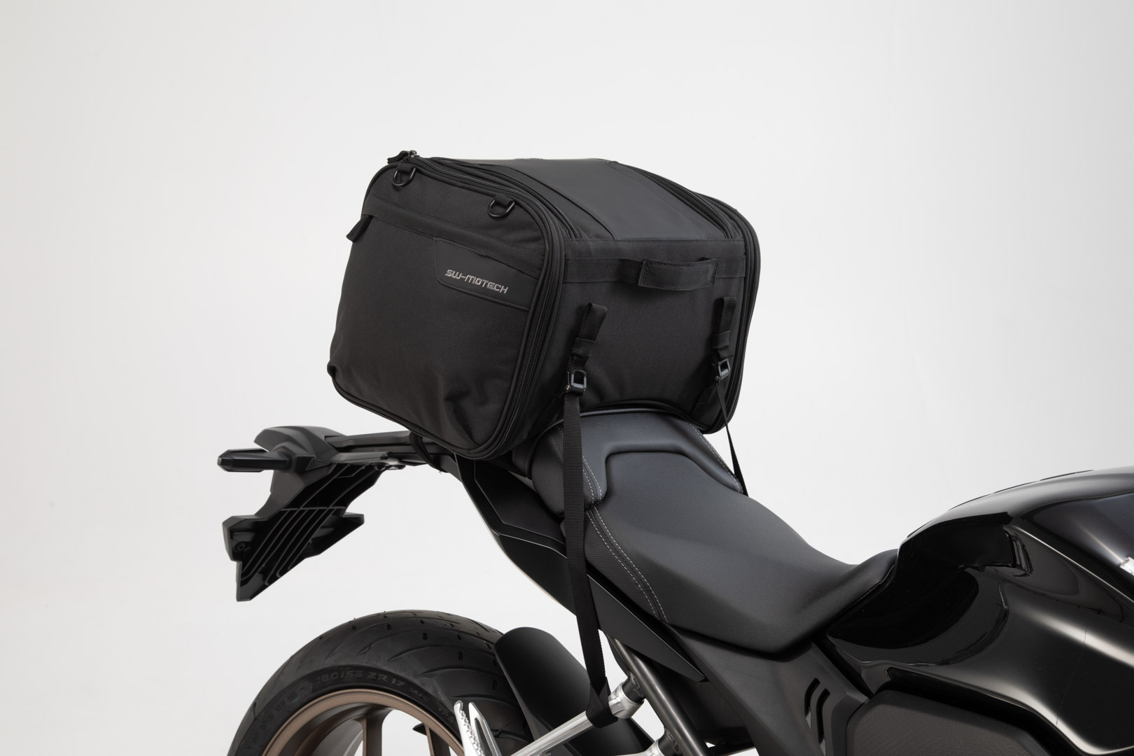 SW-Motech ION M svansväska - 26-36 l. Svart. 600D polyester / mjukvinyl. Figur 2