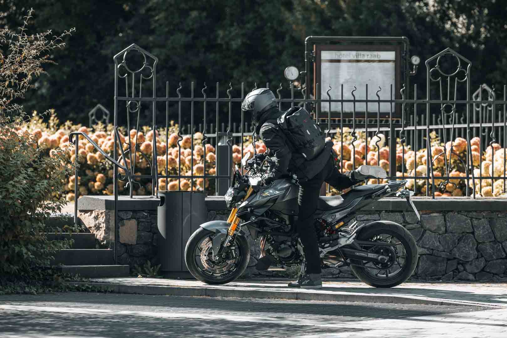 Rucsacul SW-Motech Daily WP - 22 l. Negru. Rezistență la apă. Figura 3