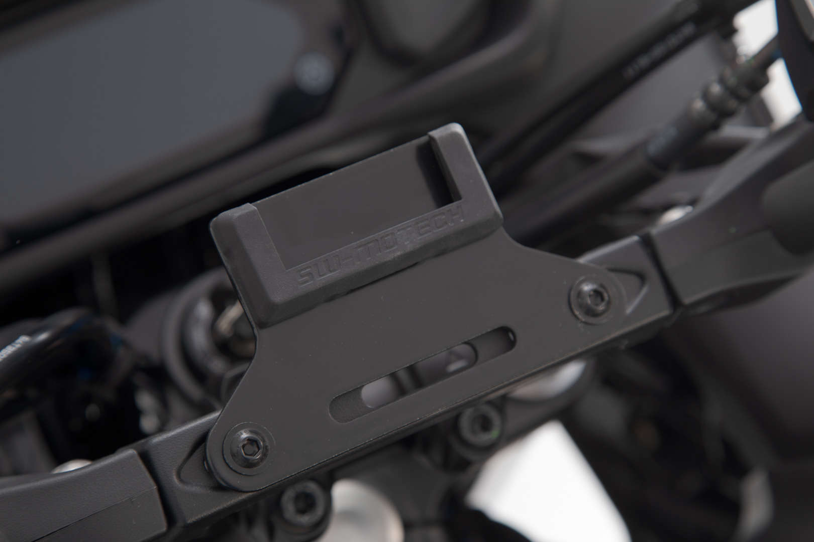 SW-Motech GPS-fäste för tvärstång - Svart. Yamaha MT-07 Spårämne (16-). Figur 2