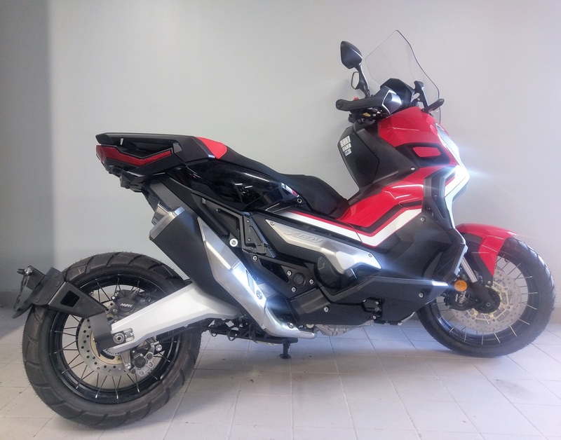 Design de acces Suportul plăcuței de înmatriculare Honda X-ADV neagră "Wheel Mountted" Deținătorul plăcuței de înmatriculare Figura 7