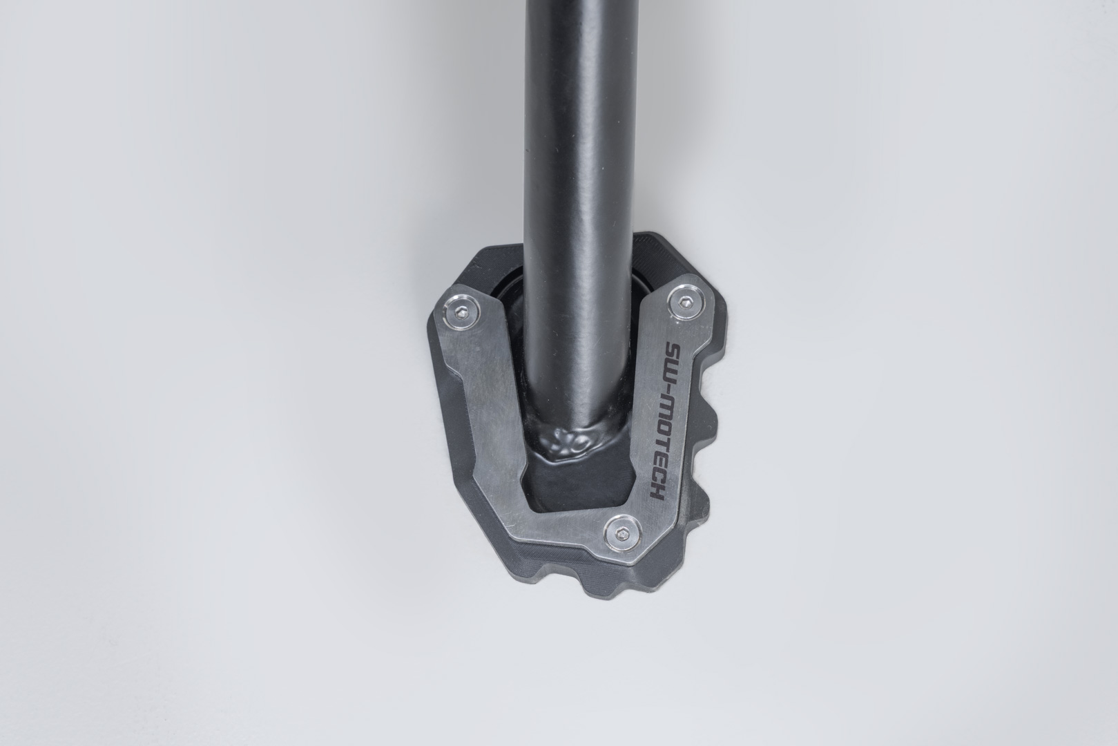 Extensie SW-Motech pentru piciorul lateral - Negru/argintiu. Triumph Tiger Sport 660/800 (24-). Figura 2