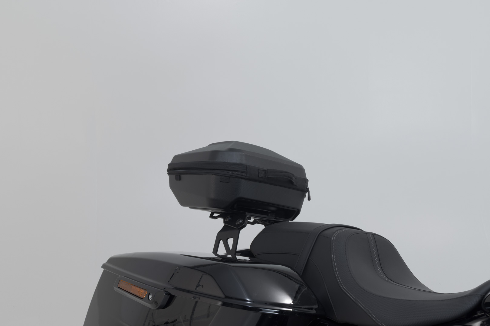 SW-Motech STREET-RACK - Negru. Harley-Davidson Road Glide (24-). Figura 5