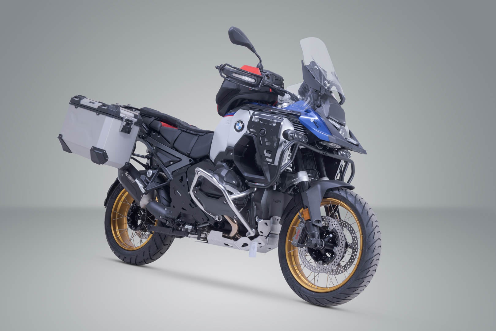 SW-Motech TRAX ADV Alukoffer-System + Akrapovic - Silbern. 45/45 l. BMW R 1300 GS Adv. (24-). Abbildung 2