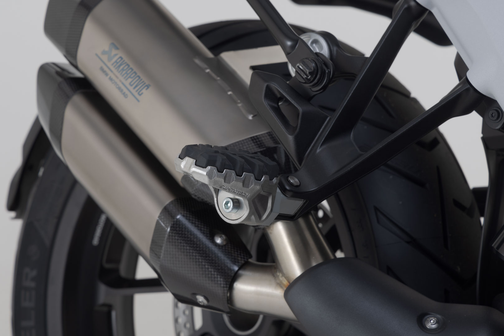 SW-Motech EVO fotstödssats för passagerare - Harley-Davidson Pan America (21-), BMW R 1300 GS. Figur 3