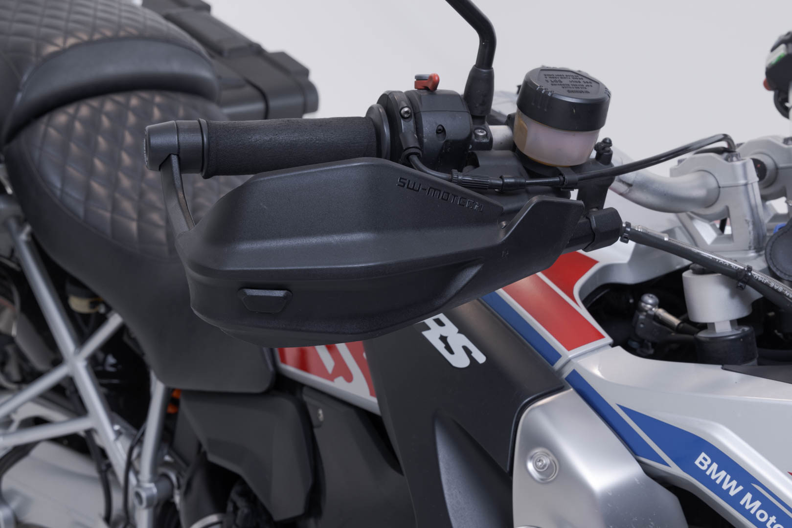 SW-Motech Adventure handskydd kit - Svart. BMW / Kawasaki / Triumph modeller. Figur 4