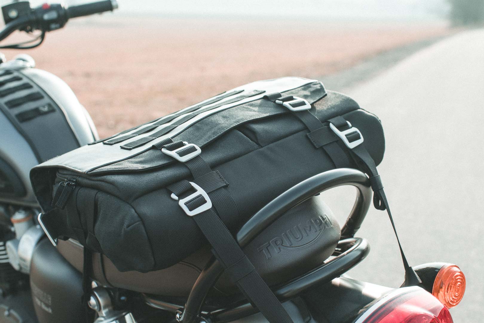 SW-Motech Legend Gear rem set för messenger bag LR3 - 4 slinga remmar. För cykelfäste. Figur 2