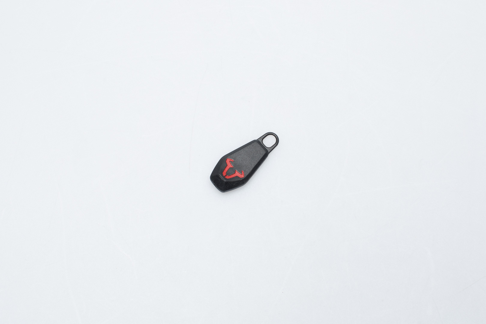 SW-Motech Zipper puller - As replacement for bags and backpacks. Figure 1 SW-Motech Zipper puller - As replacement for bags and backpacks. Figure 1