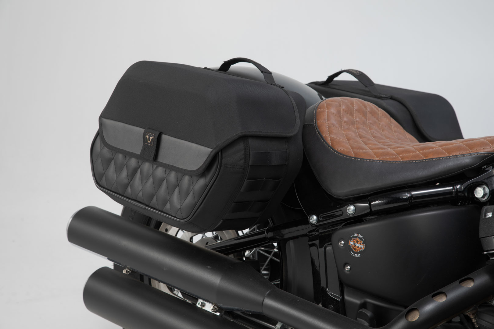Sistem de genți laterale SW-Motech Legend Gear LH2/LH1 - 25.5/19.5 l. Softail StrBob (17-), Standard (20-). Figura 2