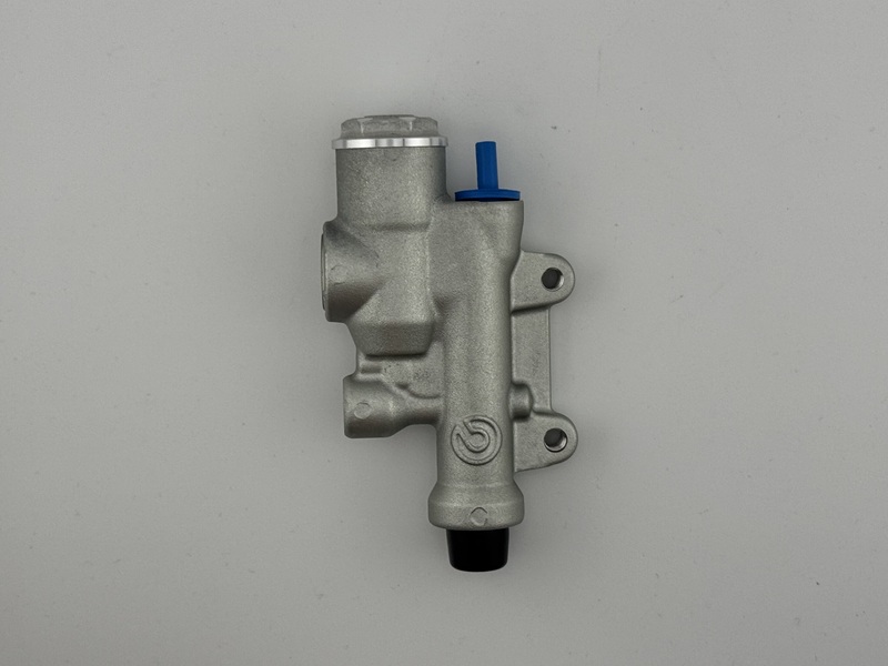 Brembo S.p.A. UPGRADE Master Cylinder posteriore - Ps13 Argento - Con serbatoio Figura 3