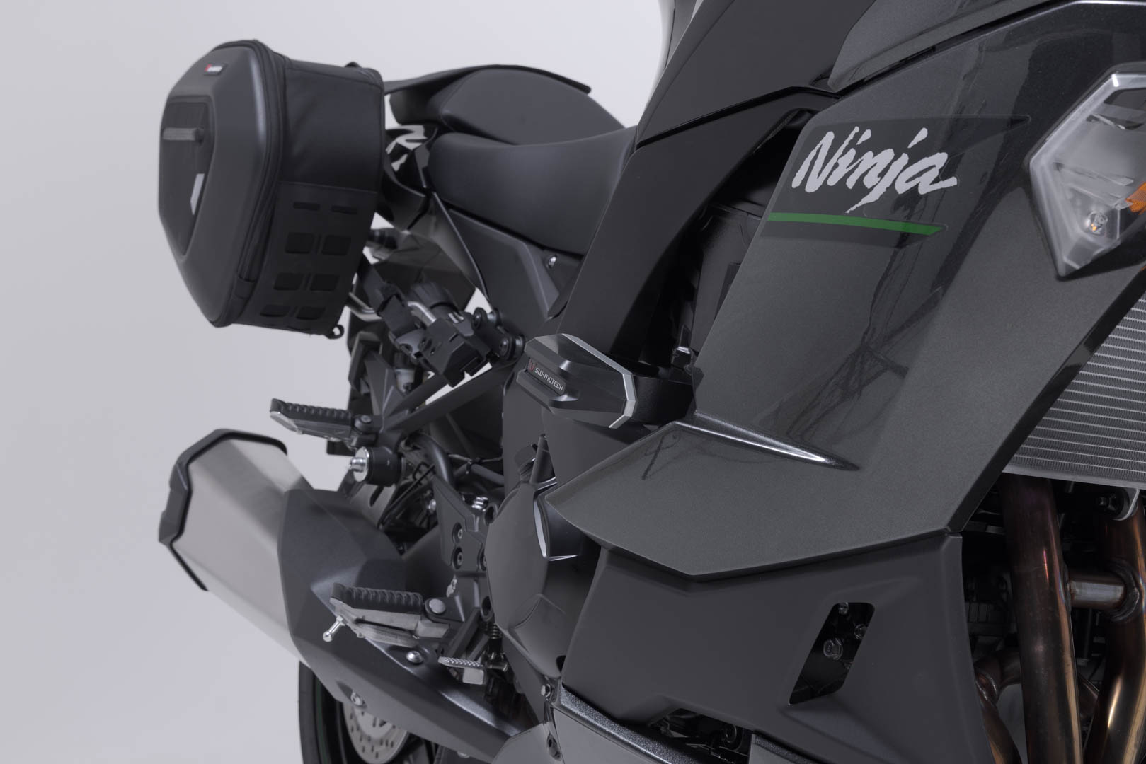 SW-Motech Frame slider kit - Svart. Kawasaki Ninja 1000SX, 1100 SX/SE. Figur 3