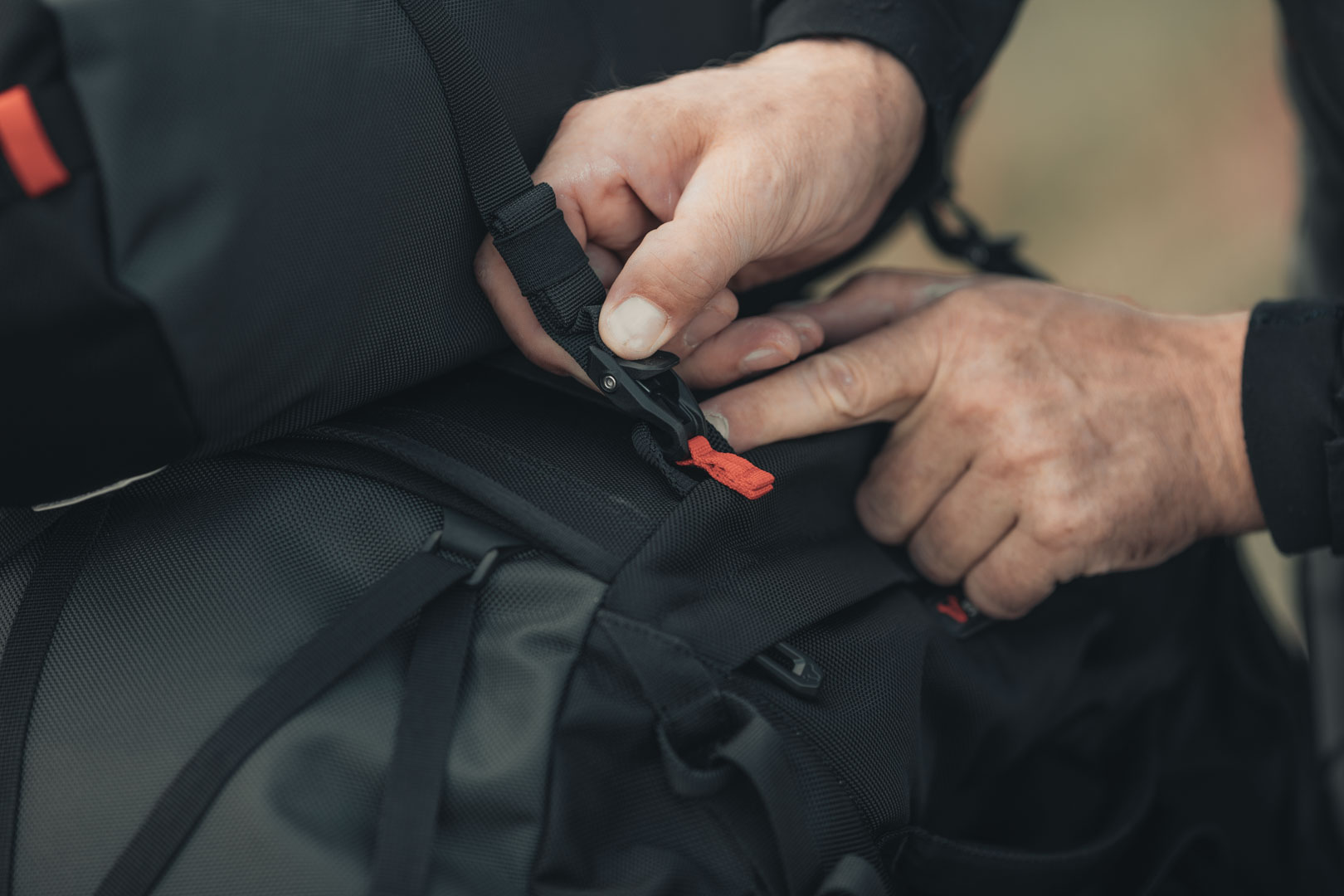 Sacul de coadă SW-Motech PRO Tentbag - 1680D Ballistic Nylon. Negru/Antracit. 18 l. Figura 4