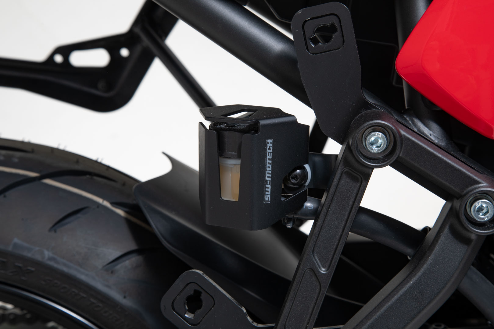 Protector de rezervor de lichid de frână SW-Motech - Negru. Yamaha Tracer 9 / GT (20-) / GT+ (22-). Figura 4